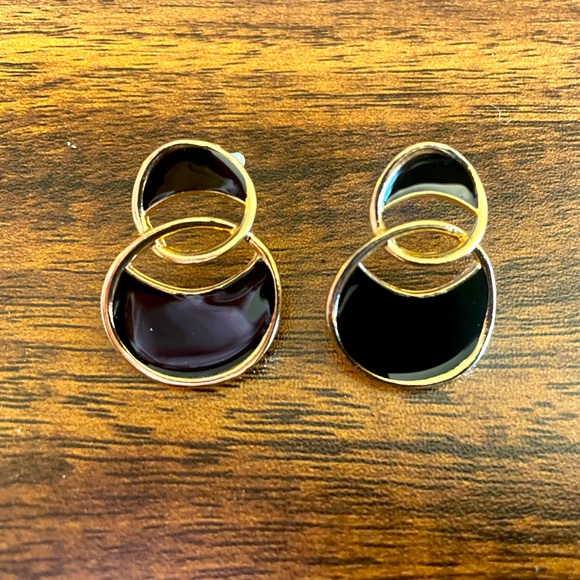 Gold and black geometric hoop earrings - Picture 1 of 3